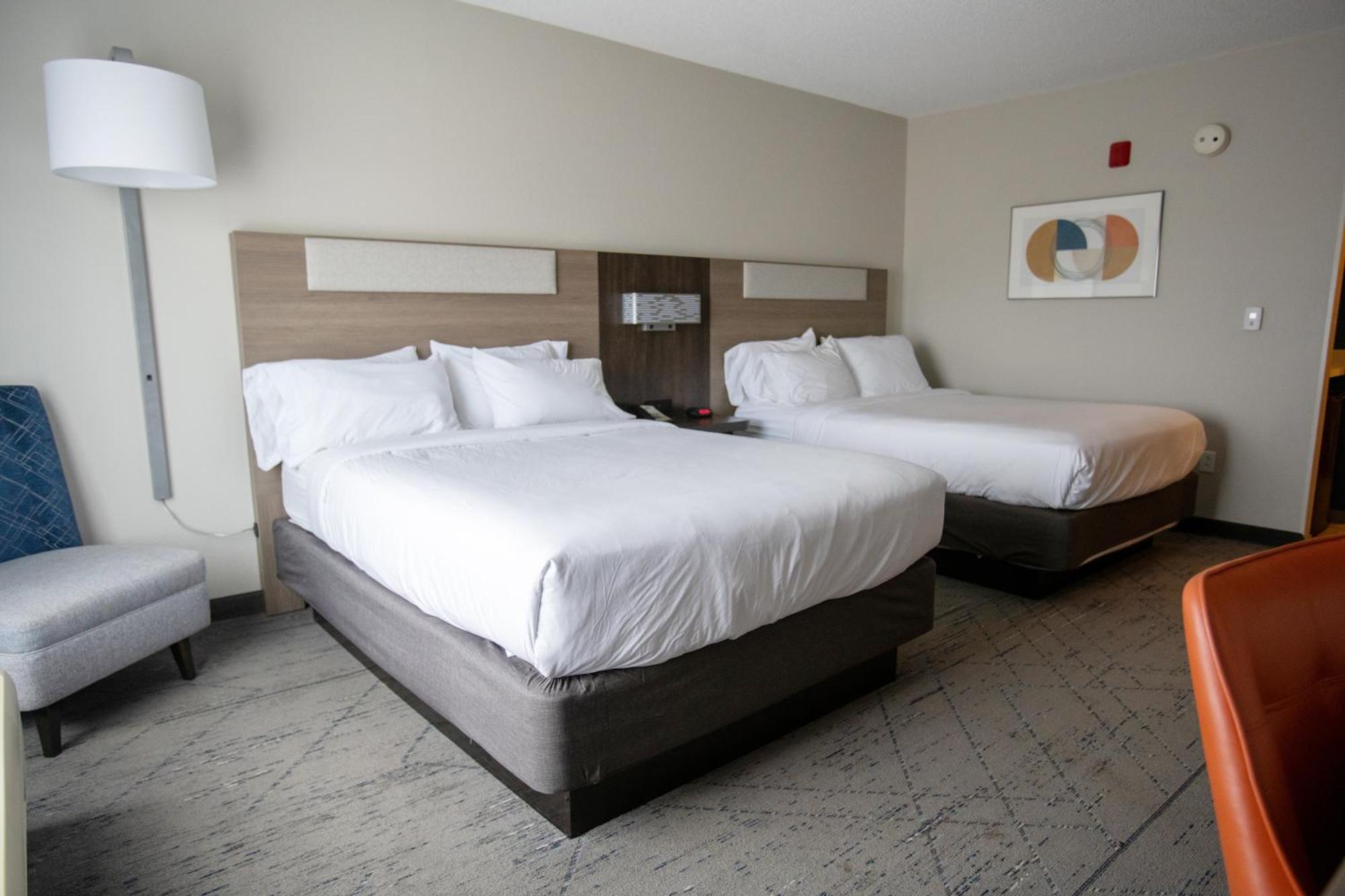 Holiday Inn Express Pembroke By Ihg Exterior foto