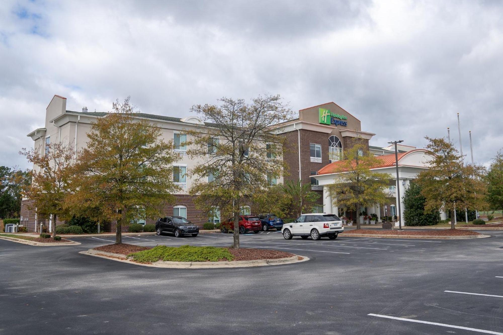 Holiday Inn Express Pembroke By Ihg Exterior foto